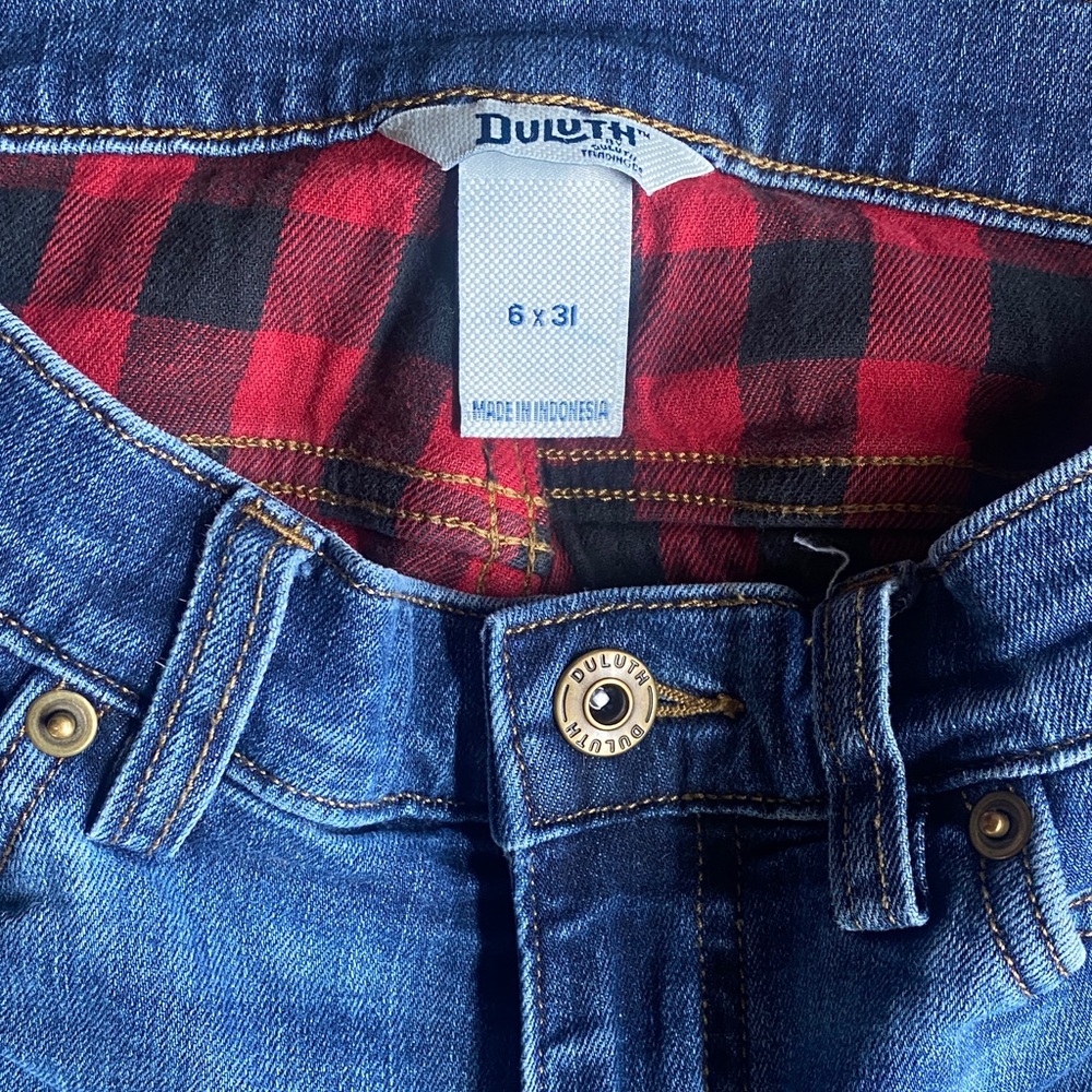 Duluth Trading Co men’s or woman’s, Blue Denim Jeans with Red Plaid Waist Lining